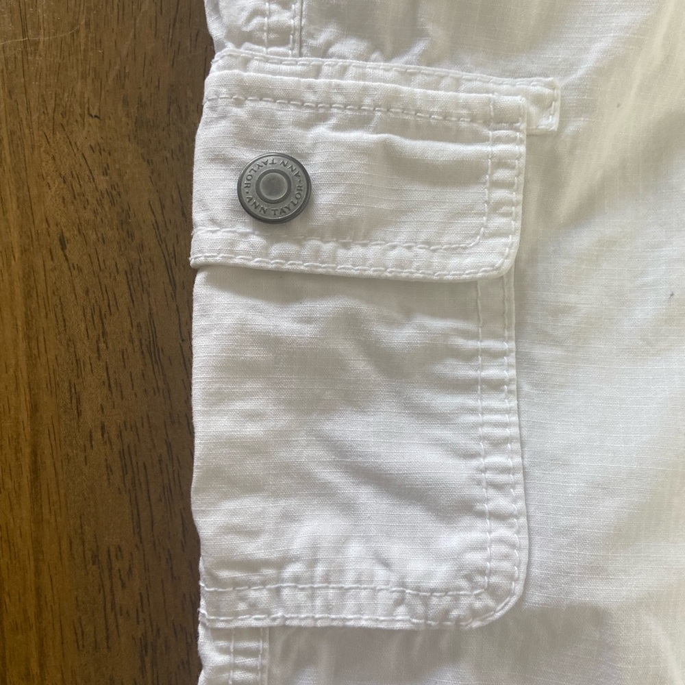 Anne Taylor Signature Fit White Cargo Capris - Picture 7 of 10